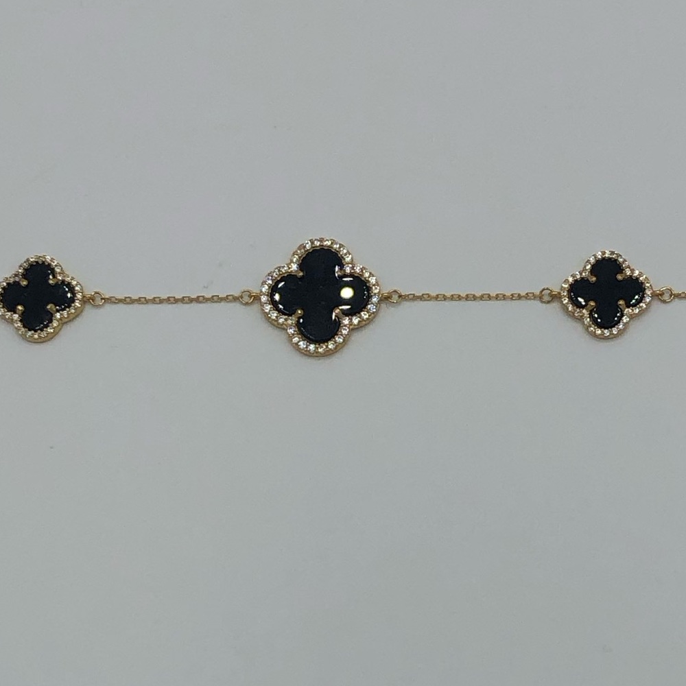 Onyx Clover Bracelet - Picture 6 of 12